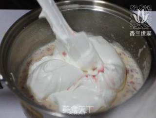 [pandan Family] Silky Strawberry Pudding Falls in Love with The Pudding from It recipe