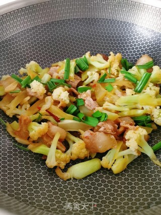 Cauliflower Stir-fried Pork recipe