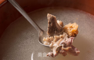 Stewed Fish Maw with Bamboo Fungus and Abalone recipe
