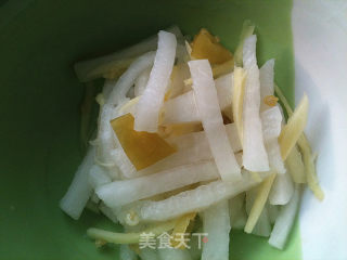 A Must-have for Summer Cold Dishes-pickled Pepper and Shredded Carrot recipe