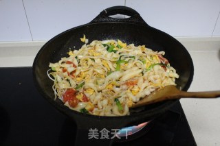 Stir-fried Noodles with Tomatoes and Eggs recipe