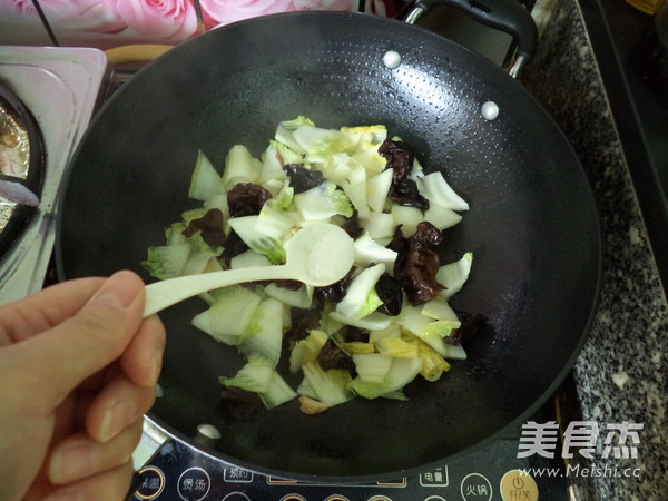 Stir-fried Chinese Cabbage Stem with Black Fungus recipe