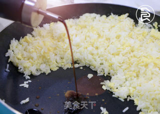 [no Need to Cook Fried Rice Overnight] Stir-fried Soy Sauce Garlic Fried Rice recipe