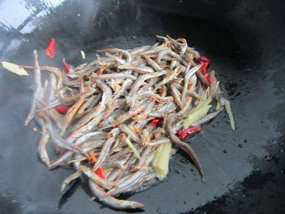 Stir-fried Small Herring with Parsley recipe