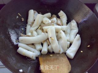 Stir-fried Noodle Roll with Orchid Pork Slices recipe