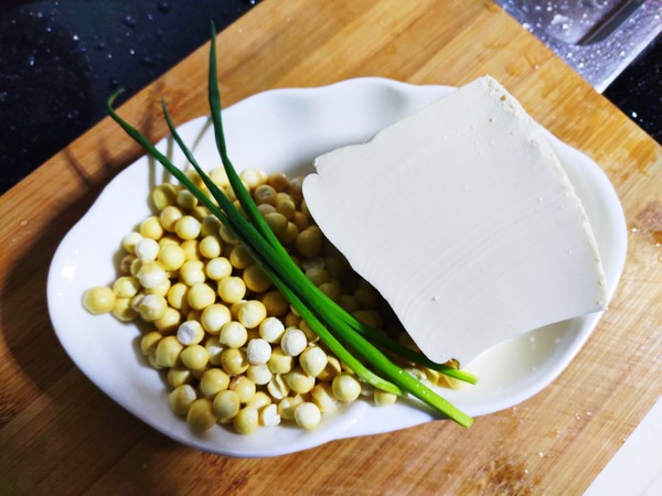 Braised Tofu with Chicken Head and Rice recipe