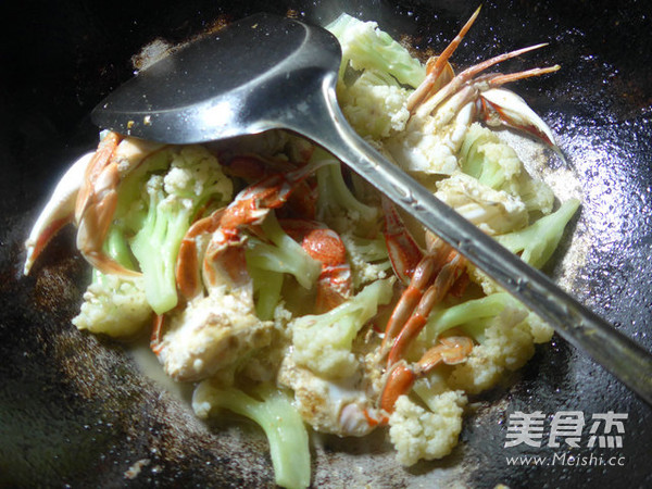 Stir Fried Crab with Cauliflower recipe