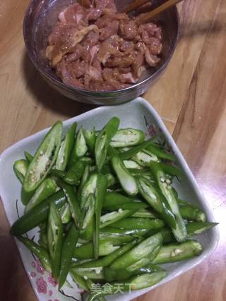 Fried Pork with Chili recipe