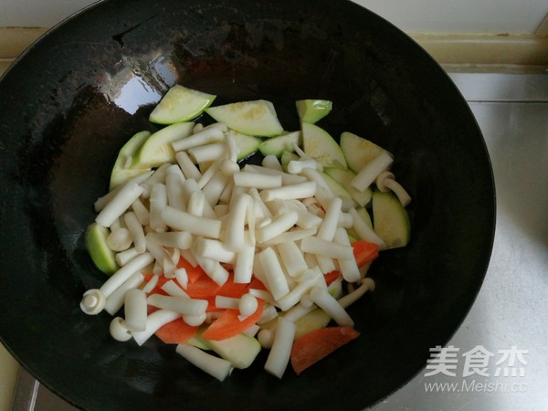 Stew with Horned Melon, Seafood and Mushroom recipe