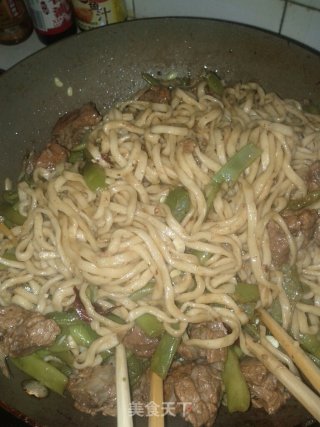 Hand-made Noodles are Also Steamed in The Sauna-----simmered Noodles with Beans and Ribs recipe