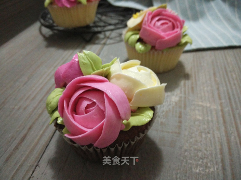 Decorated Cupcakes (easy to Make Cheese Frosting) recipe