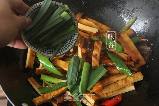 Stir-fried Bacon with Dried Tofu recipe