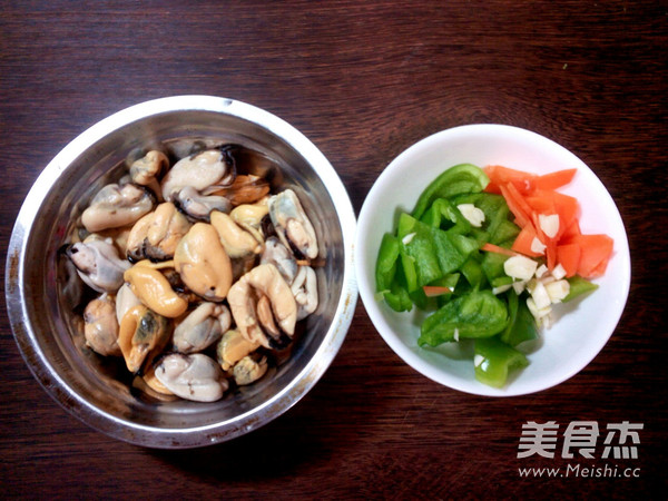 Stir-fried Mussels with Green Peppers recipe