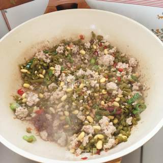 Stir-fried Capers with Minced Pork Vermicelli recipe