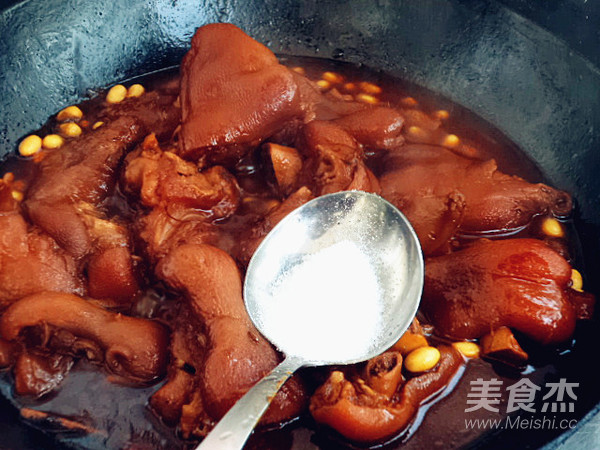 Soy Roast Pork Feet recipe