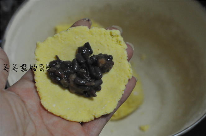 Cornmeal Red Bean Cake recipe