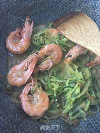 Stewed Shrimp with "radish" Shredded Carrot recipe