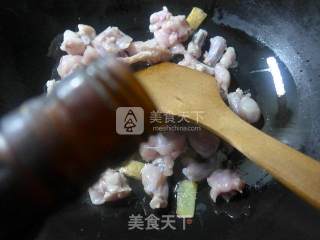 Stir-fried Bullfrog with Garlic Stalks recipe