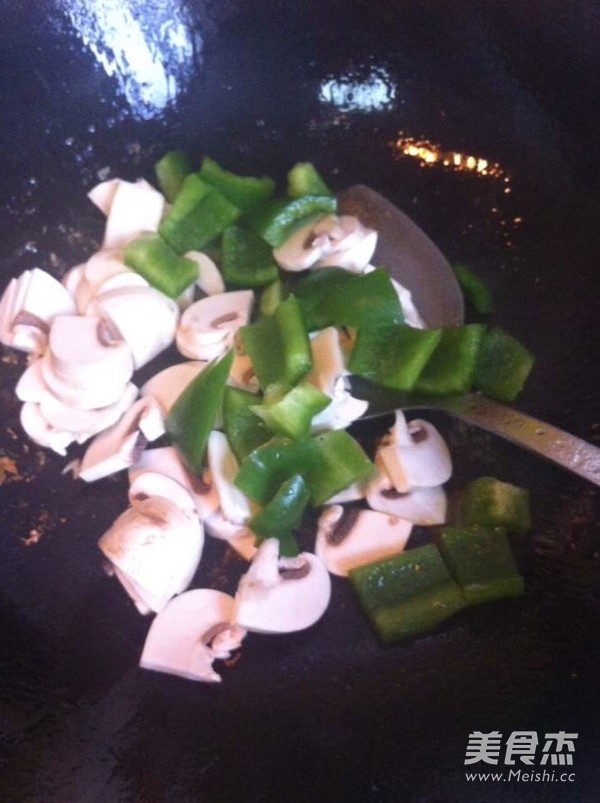 Stir-fried Scallop Meat with Green Pepper and Mushroom recipe