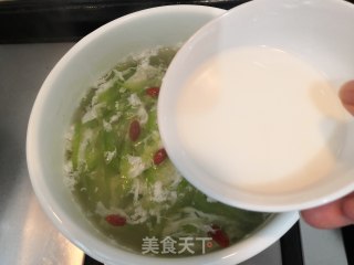 Protein Loofah and Wolfberry Soup recipe