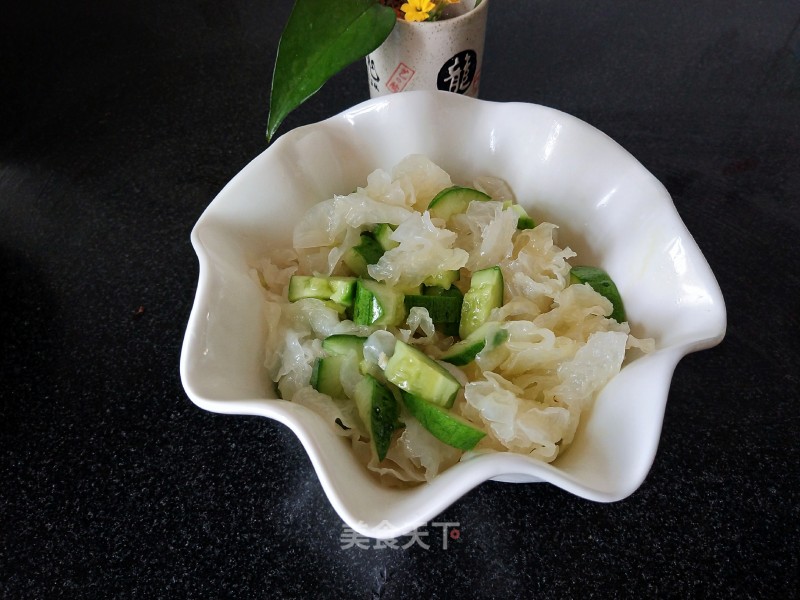 White Fungus Mixed with Cucumber recipe