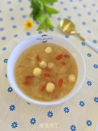 Lotus Seed and Tremella Soup recipe