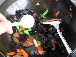 Stir-fried Fungus with Sausage recipe