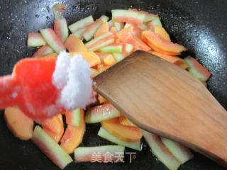 Stir-fried Papaya with Watermelon Peel recipe