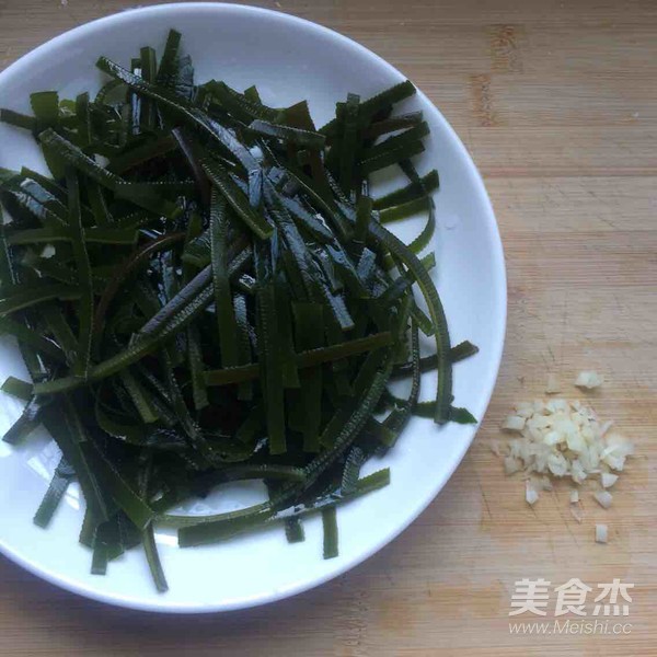 Bean Sprouts Mixed with Kelp recipe