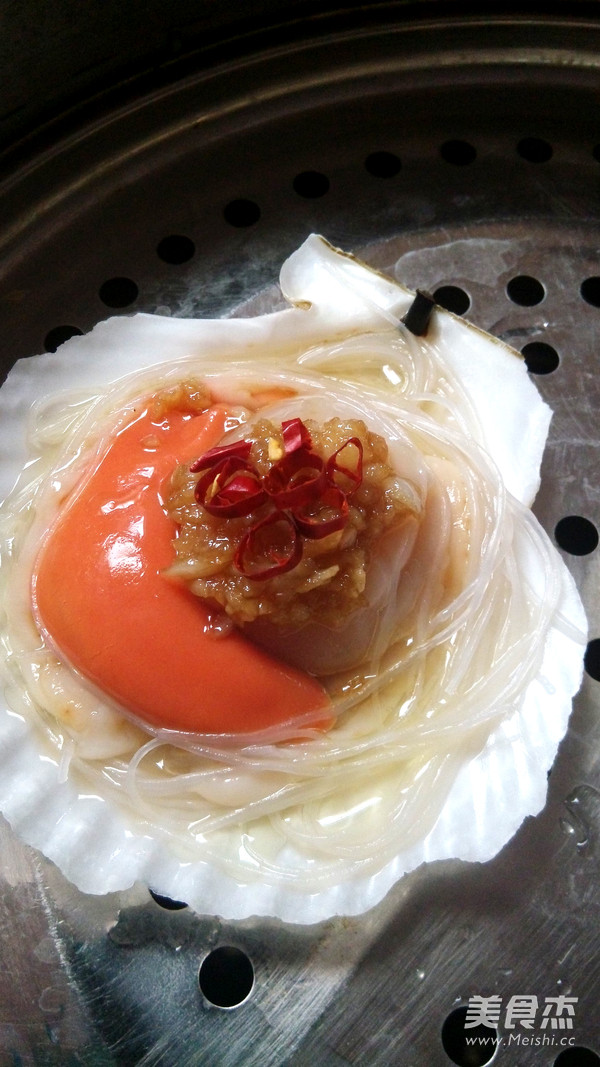 Steamed Scallops with Cantonese Garlic Vermicelli recipe