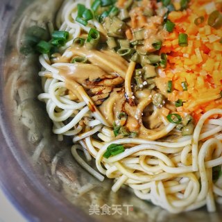 Hot Noodles with Sesame Paste recipe