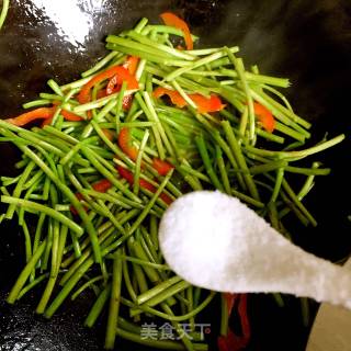 Stir-fried Artemisia recipe