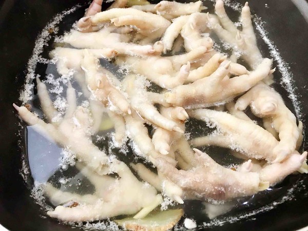 Super Tasty Salt Baked Chicken Feet recipe