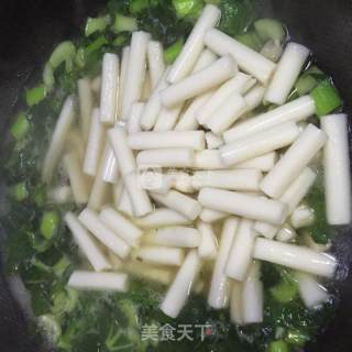 Finger Rice Cakes with Green Vegetables and Shredded Pork recipe