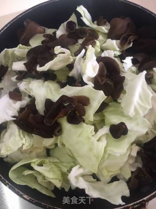 Kuaishou Xiao Stir-fried Hand-pear Cabbage recipe