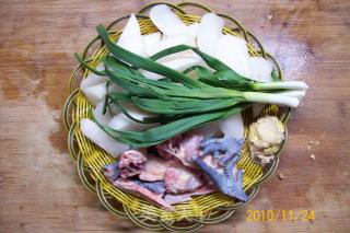 Garlic and Radish Chicken Bone Soup recipe