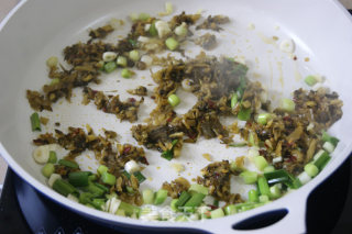 Unique Flavor of Yunnan Specialties-fried Glutinous Rice Balls with Pickled Vegetables recipe