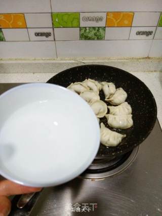 Fried Dumplings with Fresh and Tender Sea Oysters recipe