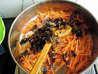 Stir-fried Enoki Mushroom with Carrots recipe