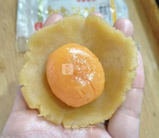 Crispy Crispy Egg Yolk Pastry recipe