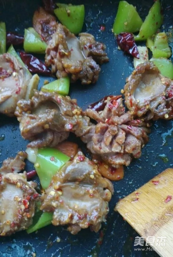 Spicy Stir-fried Roasted Chicken Gizzards recipe