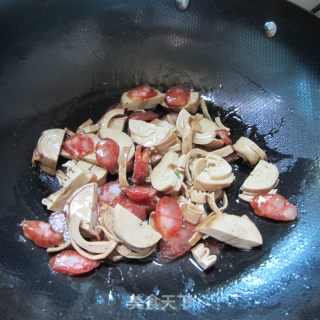 Stir-fried Vegetarian Chicken with Sausage recipe