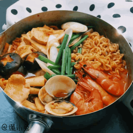 It's Cold and Want to Eat Hot Kimchi Seafood Pot recipe