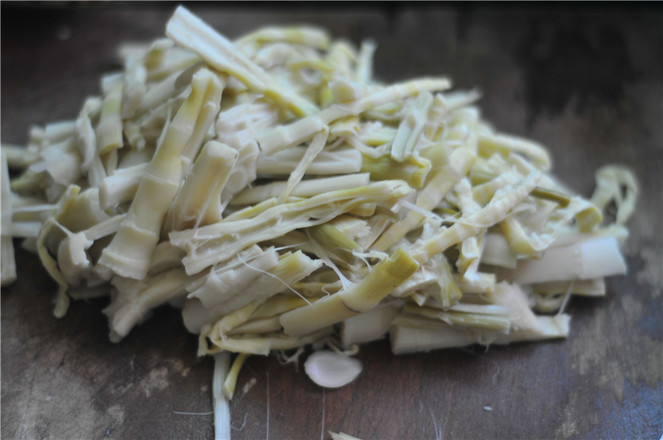 Stir-fried Bacon with Dried Bamboo Shoots recipe