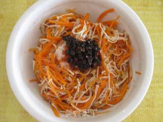 Carrots Mixed with Enoki Mushrooms recipe