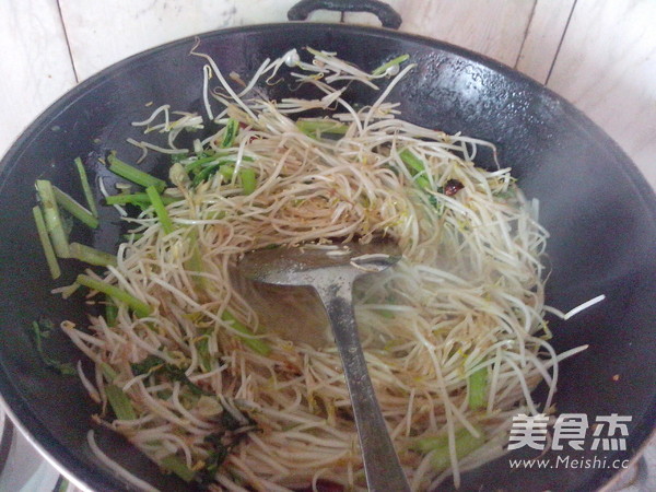 Celery Stir-fried Bean Sprouts recipe