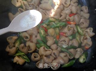 Stir-fried Fatty Sausage with Hot Pepper recipe