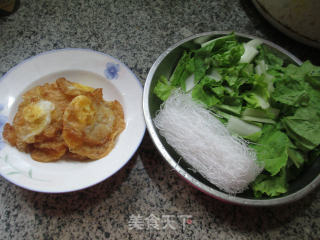 Boiled Vermicelli with Quail Egg and Cabbage recipe