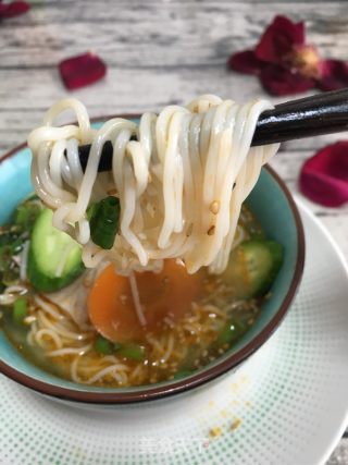 "lazy Meal" Sour and Spicy Noodle Soup with Seasonal Vegetables and Pork recipe