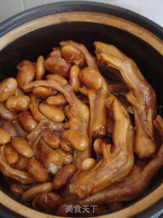 Roasted Duck Foot with White Kidney Beans recipe